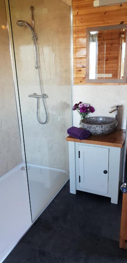 Secret Cloud House Holidays Luxury Yurts With Hot Tubs Cauldon Zewnętrze zdjęcie