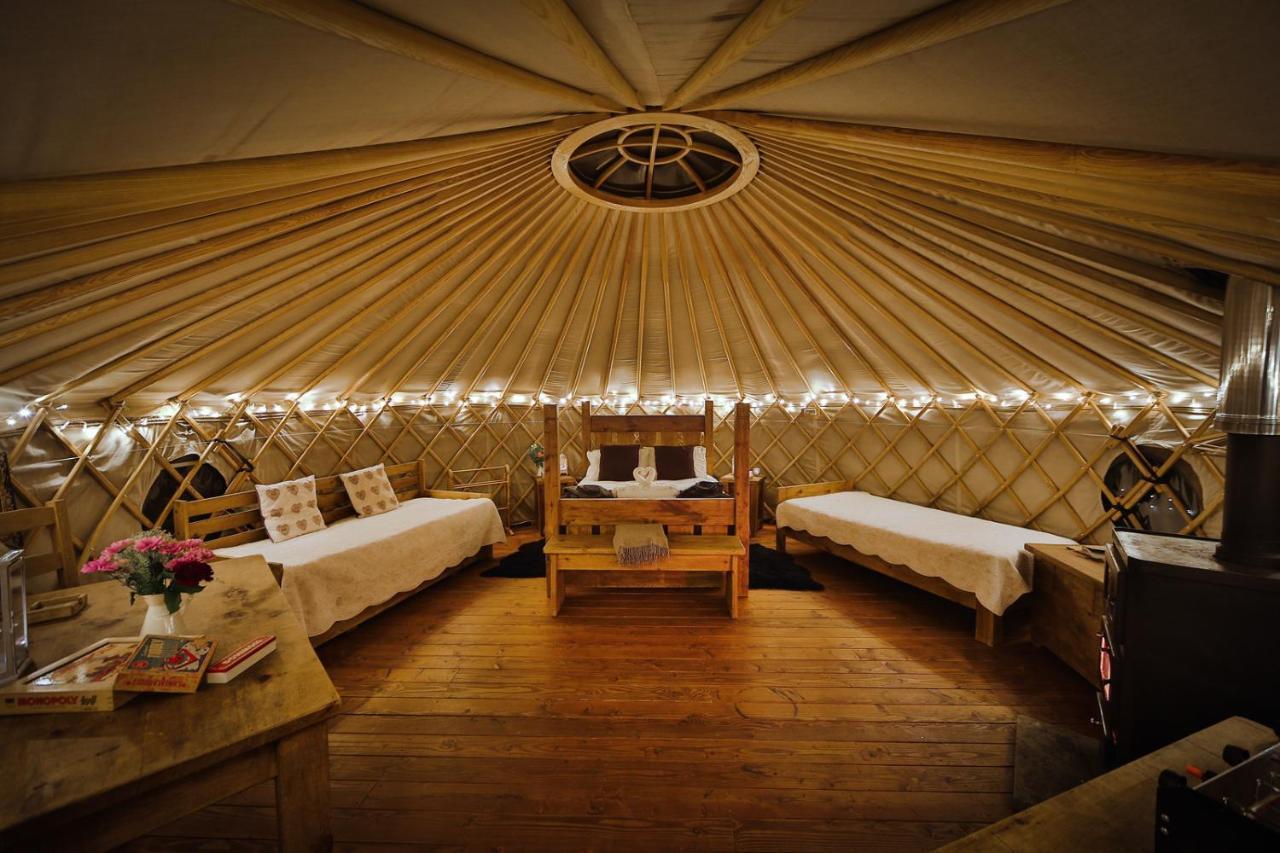Secret Cloud House Holidays Luxury Yurts With Hot Tubs Cauldon Zewnętrze zdjęcie